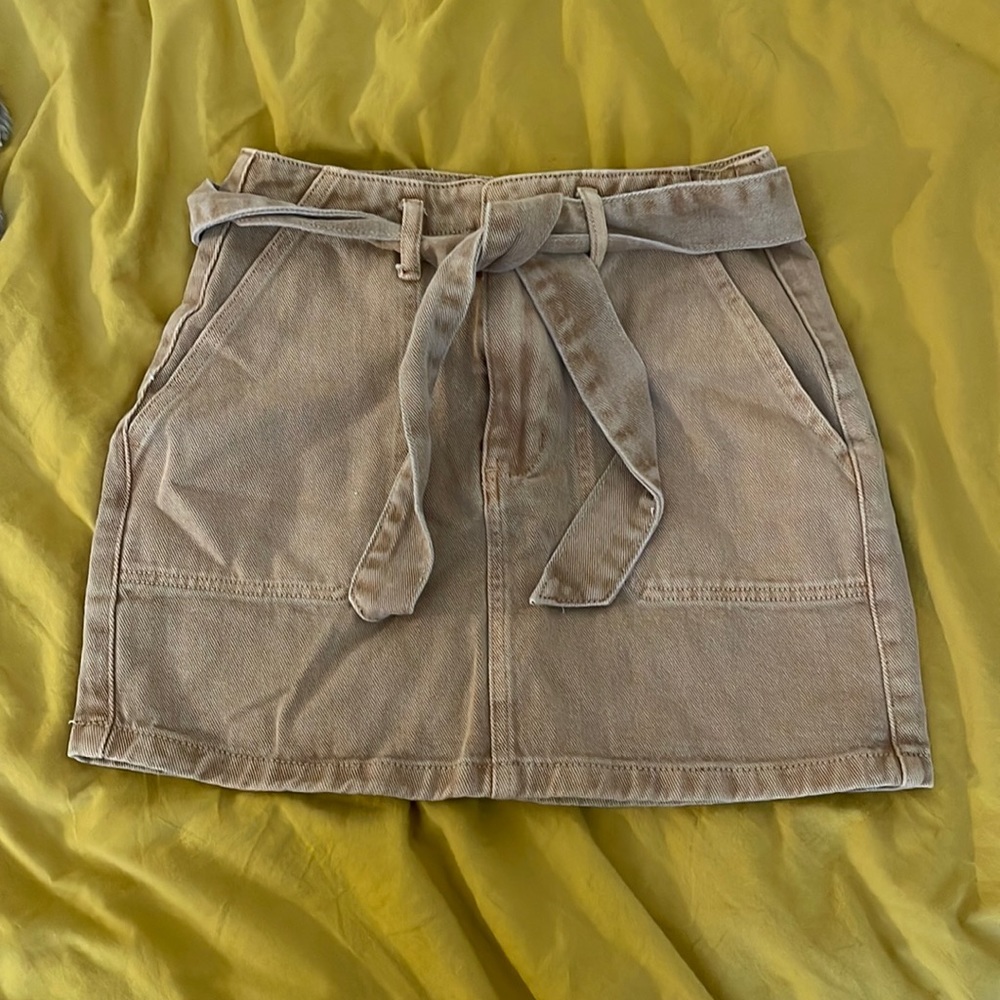 Boutique khaki skirt